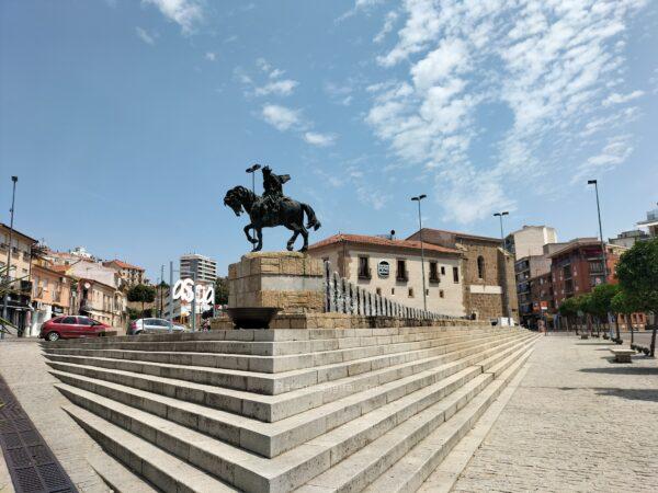 Estatua Alfonso VIII Plasencia