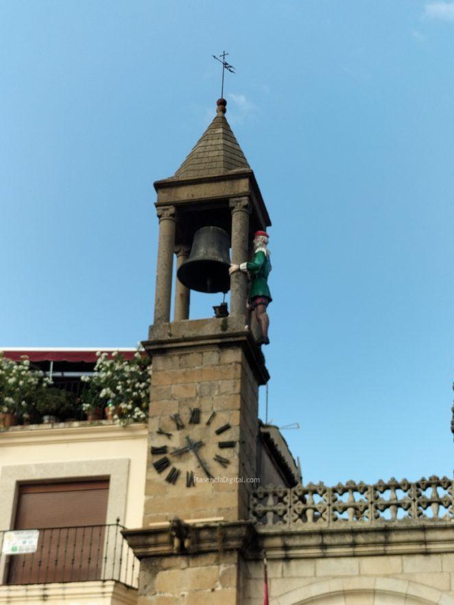 Escultura Abuelo Mayorga Plasencia