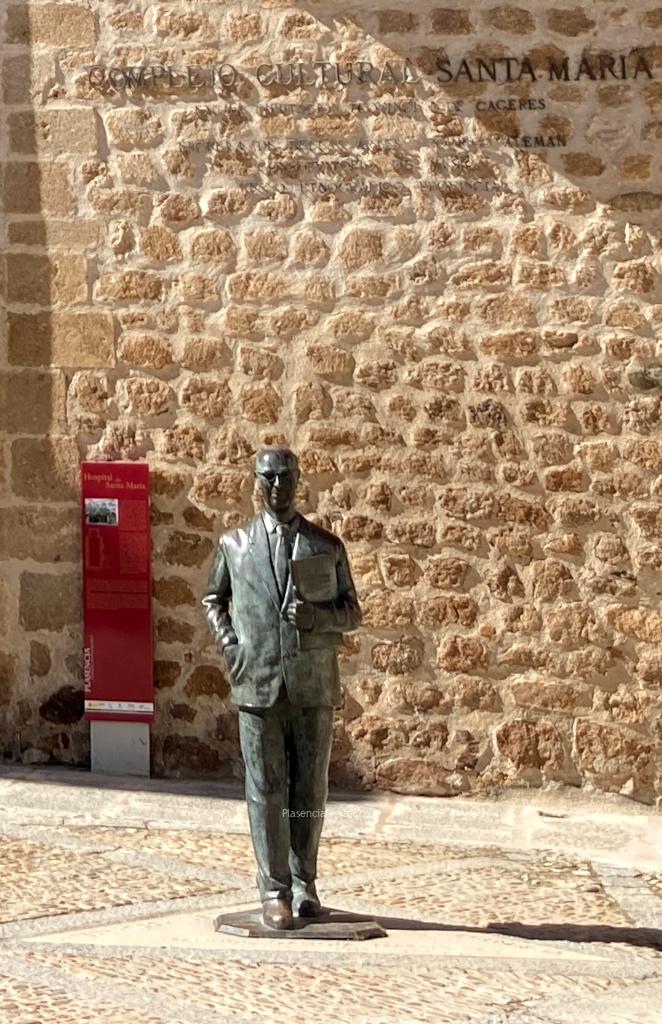 Escultura Manuel García Matos