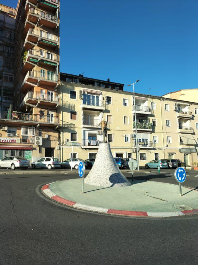 Escultura tronco mujer mariposa