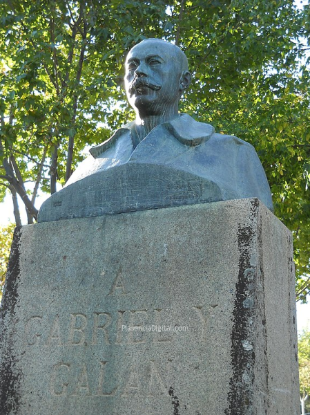 Monumento a Gabriel y Galán en Plasencia