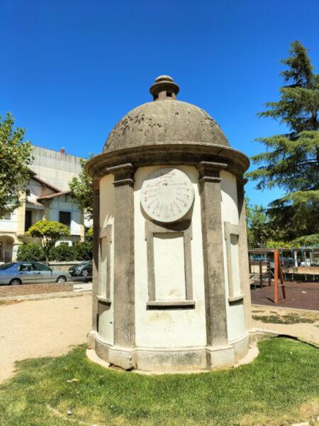 Reloj de sol parque de la Rana, Plasencia