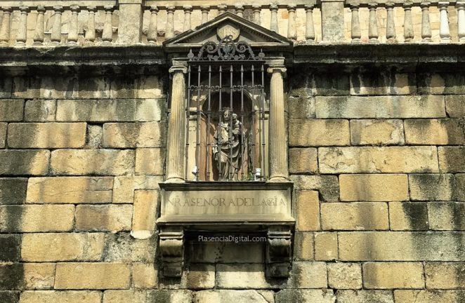 Hornacina de la Virgen de la Guía, Plasencia
